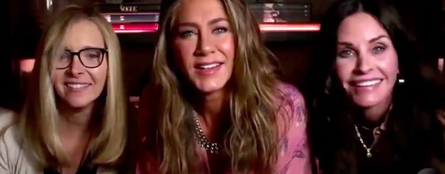 Jennifer Aniston, Courteney Cox, and Lisa Kudrow Had an Adorable Friends Reunion at the Emmys